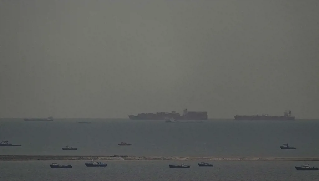 غالبية سفن الشحن التي عبرت مضيق هرمز مرتبطة بإيران