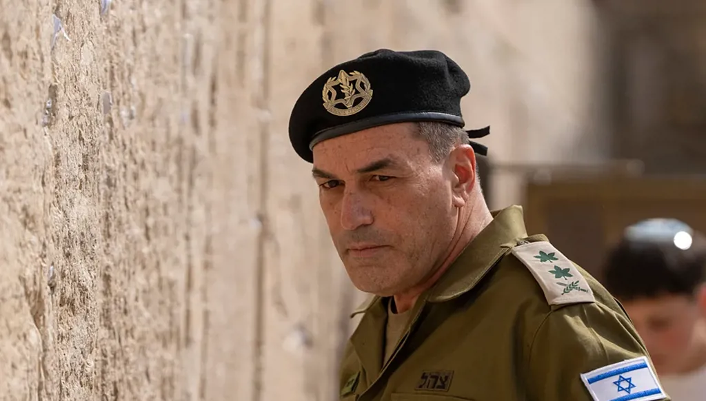 زامير يُعلن تحولاً في العقيدة العسكرية الإسرائيلية... غواصة "دراكون" تعزز الأسطول البحري