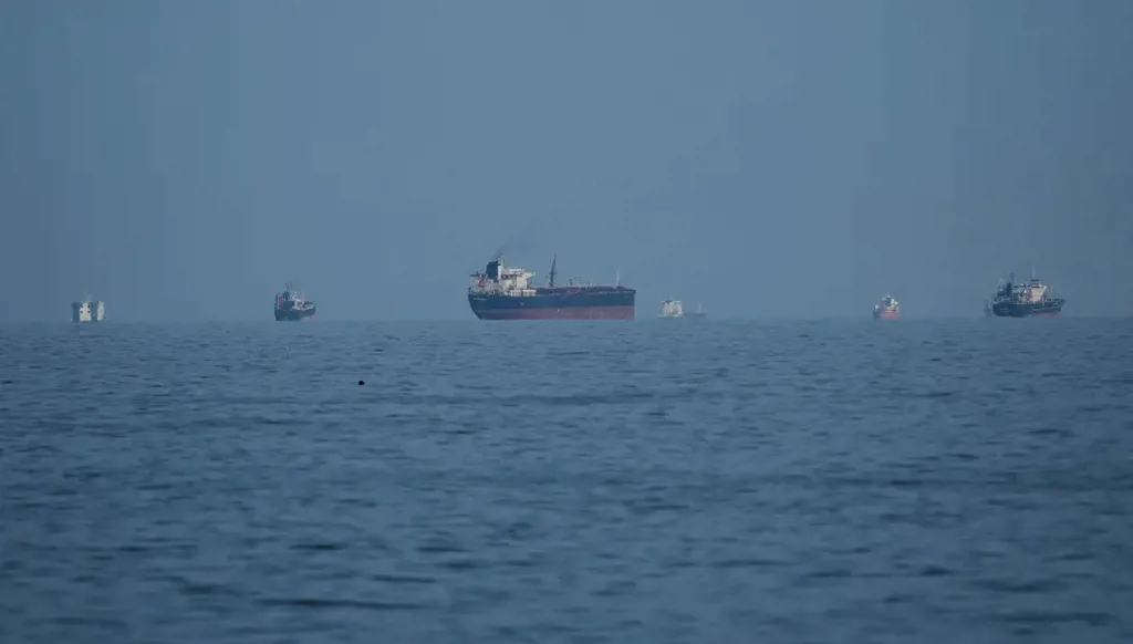 مضيق هرمز مقفل: 30 مليون طن من الغذاء في خطر!