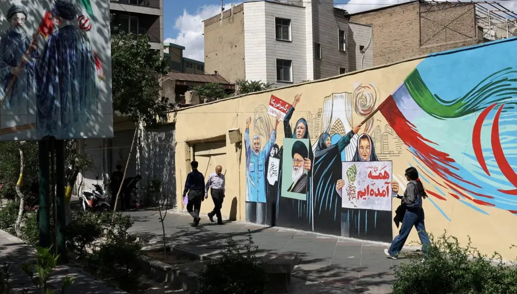 زيارة ثانية خلال أسبوع... وزير الداخلية الباكستاني يصل إلى طهران لإجراء محادثات مع المسؤولين