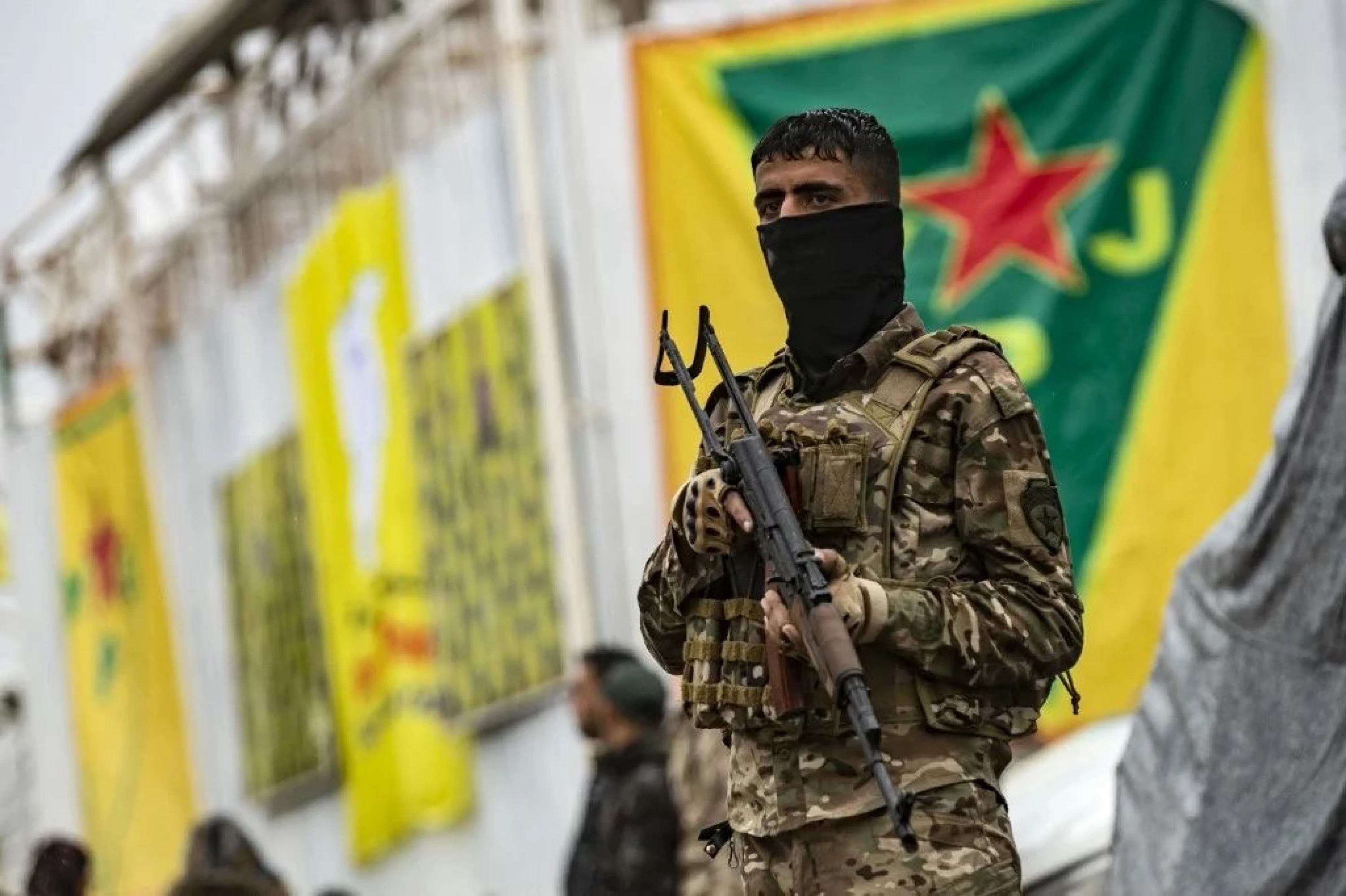 مقاتل من قوات سوريا الديموقراطية. (أ ف ب)