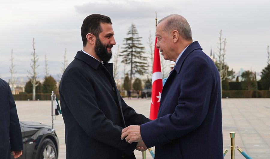 أفادت رويترز بأن المخابرات التركية طلبت من بريطانيا المساعدة في حماية الشرع. (اكس)