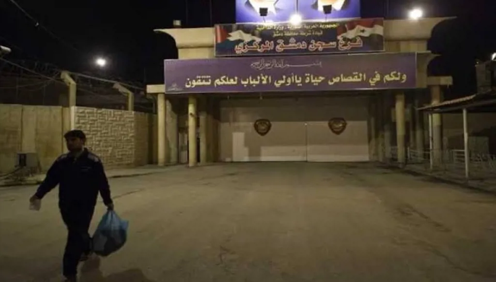 تضارب الأنباء حول ما يحصل في محيط سجن عدرا المركزي في ريف دمشق... سماع إطلاق نار كثيف