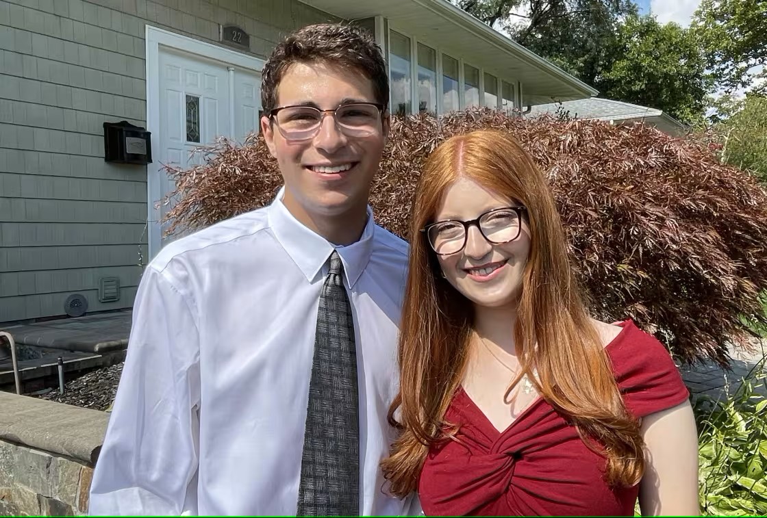 جوش وريبيكا غروسفيلد.