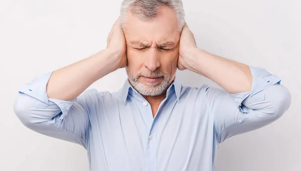 أسرار طنين الأذن: ما أسبابه ومتى يستدعي تدخلاً طبّياً؟