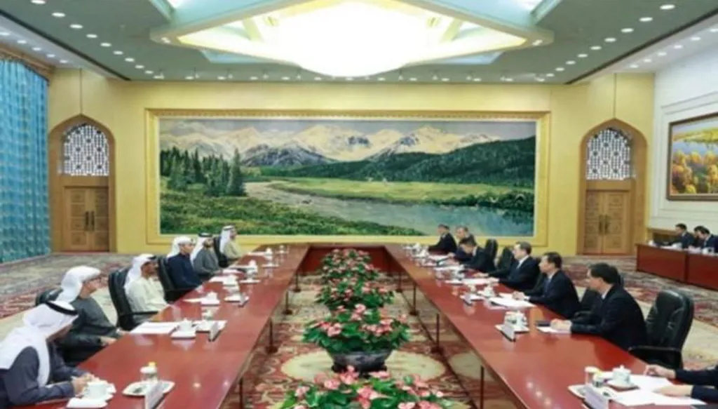 بن زايد يبعث رسالة خطية لرئيس الصين في ظل تصعيد هجمات إيران