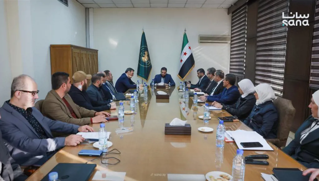 الشرع يزور مصرف سوريا المركزي... تأكيد على أهمية تطوير القطاع المصرفي