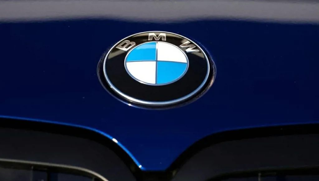 ألمانيا تأمر بسحب سيارات "بي إم دبليو" من أنحاء العالم... ما السبب؟