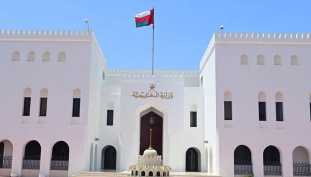 عُمان: إجلاء 16 فرداً من ناقلة سعودية بعد تعرضها لهجوم في هرمز