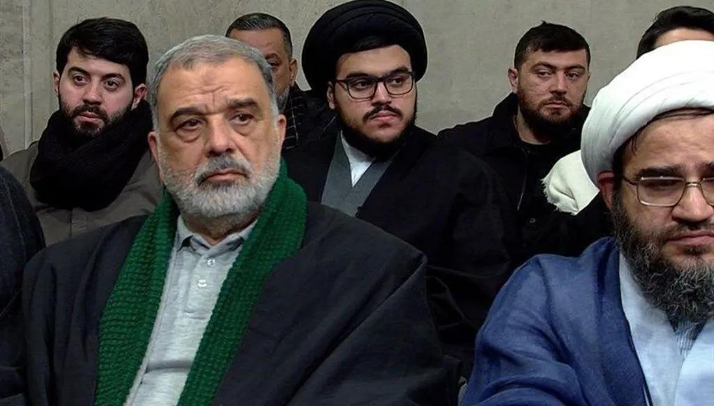 نجل نصرالله في إطلالة جديدة من إيران بجوار خامنئي