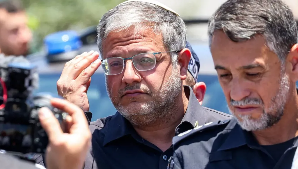 بن غفير يفتح النار على بنيامين نتنياهو... ويائير يردّ