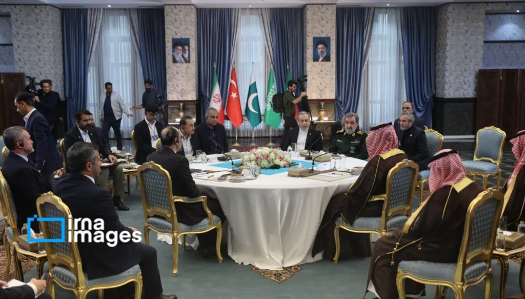 إيران ودول "حلف مكة" على طاولة واحدة... ماذا نعرف عن الاجتماع؟