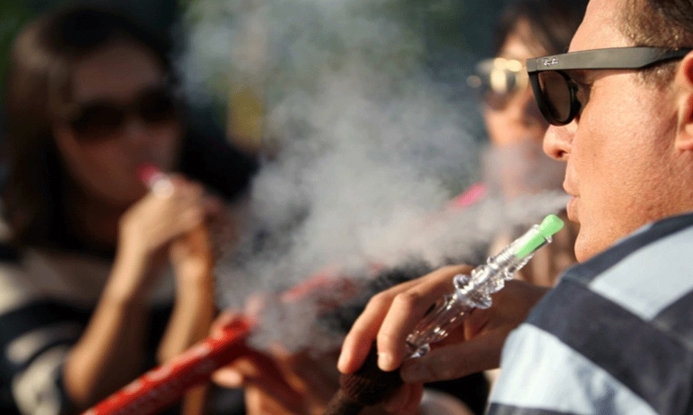 تدخين النارجيلة.