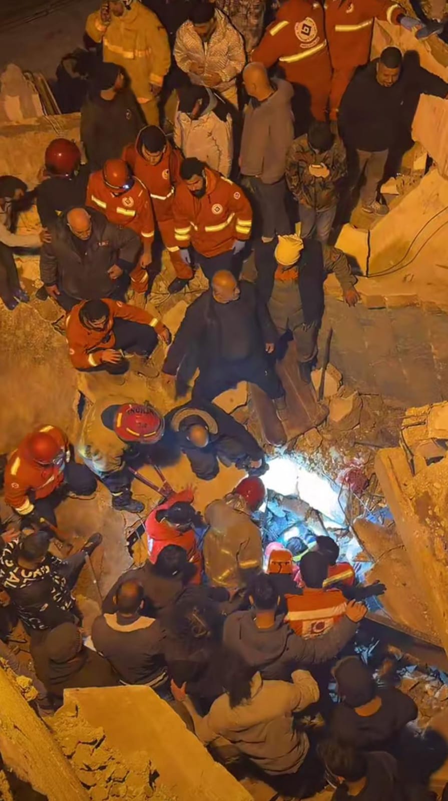 انهيار مبنى سكني في القبة (متداول).