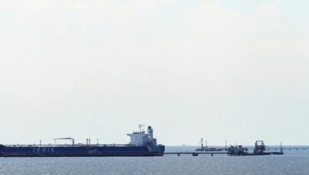 "لن نسمح بخرقه"... ترامب يُشدّد الحصار على فنزويلا: نسعى لاستعادة نفطنا