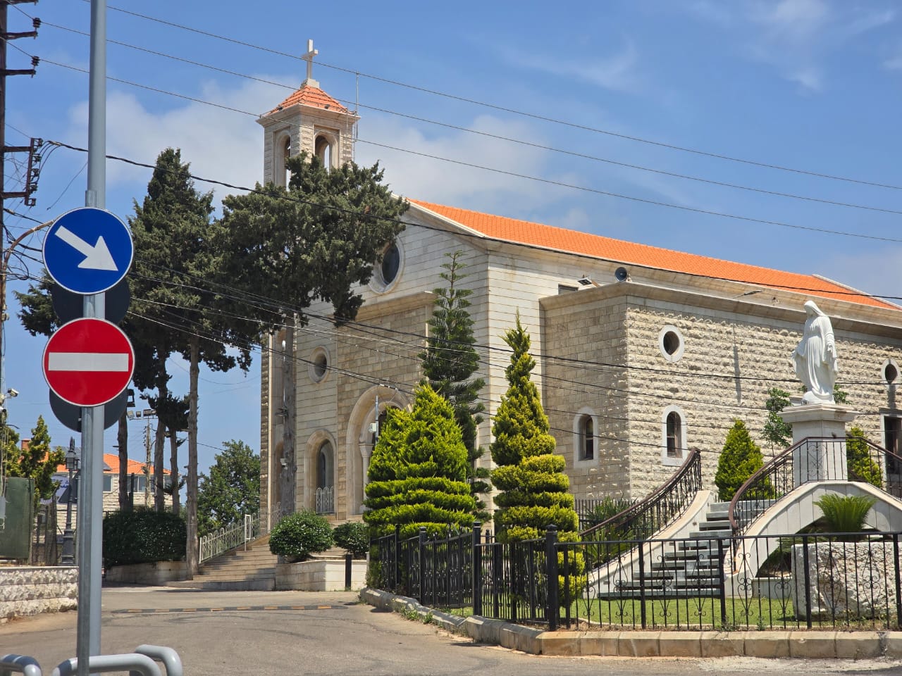 كنيسة البلدة.