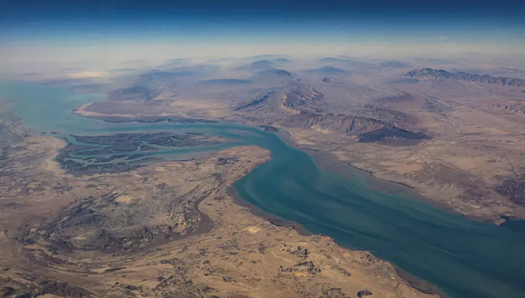 إيران تعمل على إعداد بروتوكول مع سلطنة عُمان للإشراف على حركة العبور في مضيق هرمز