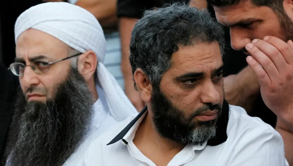 "النهار" تحصل على نص قرار براءة فضل شاكر وأحمد الأسير في قضية محاولة اغتيال هلال حمود في صيدا