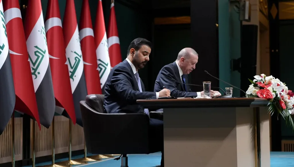 "ليش ما وقّعت؟"... موقف محرج لرئيس الوزراء العراقي أمام أردوغان بسبب وزير النقل