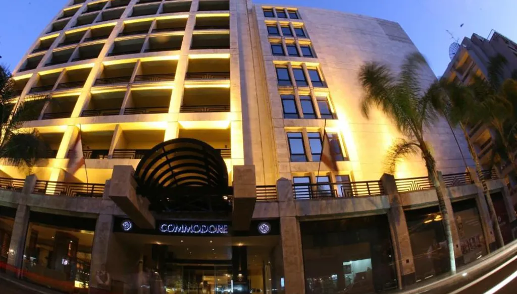 إغلاق فندق "لو كومودور" التاريخي: أفول حقبة مضيئة وانعكاس لتدهور شارع الحمرا