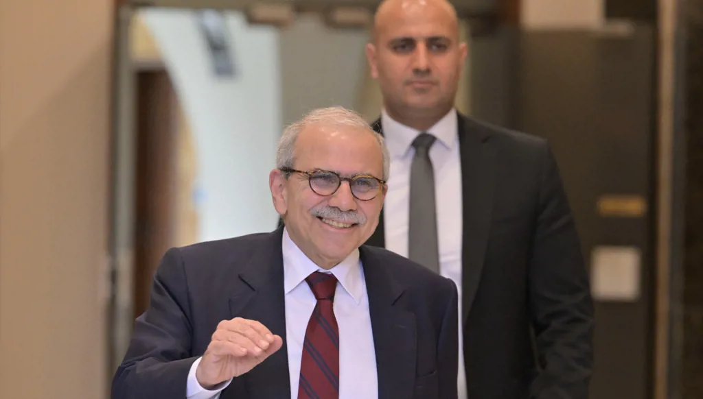 مجلس الوزراء يقرّر معالجة ملفّ "الحاويات القابلة للاشتعال في مرفأ بيروت"... وسلام: لا لتوريط لبنان