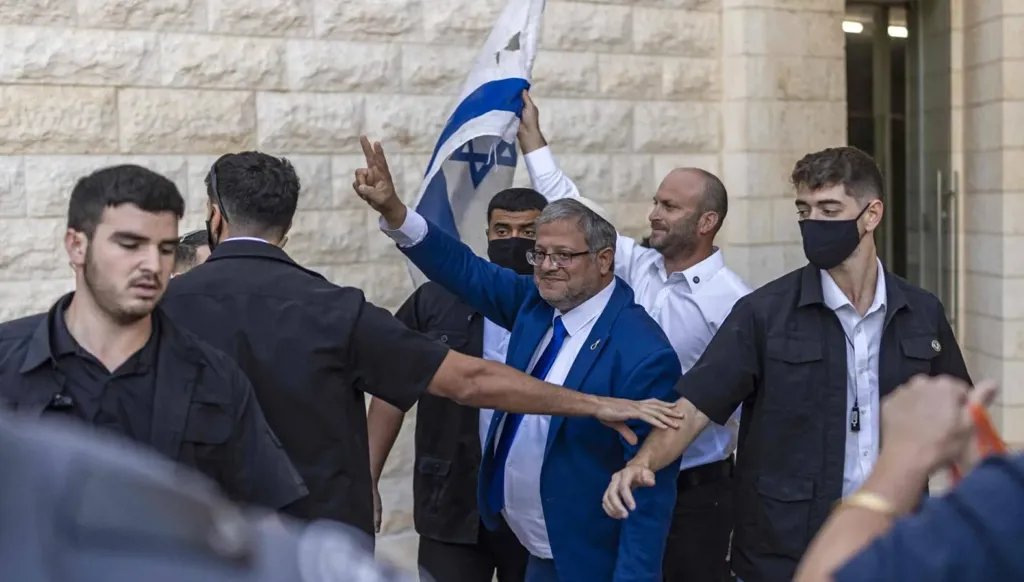 بن غفير يشارك في عملية هدم مبنى سكني يضم 70 فلسطينياً بالقدس