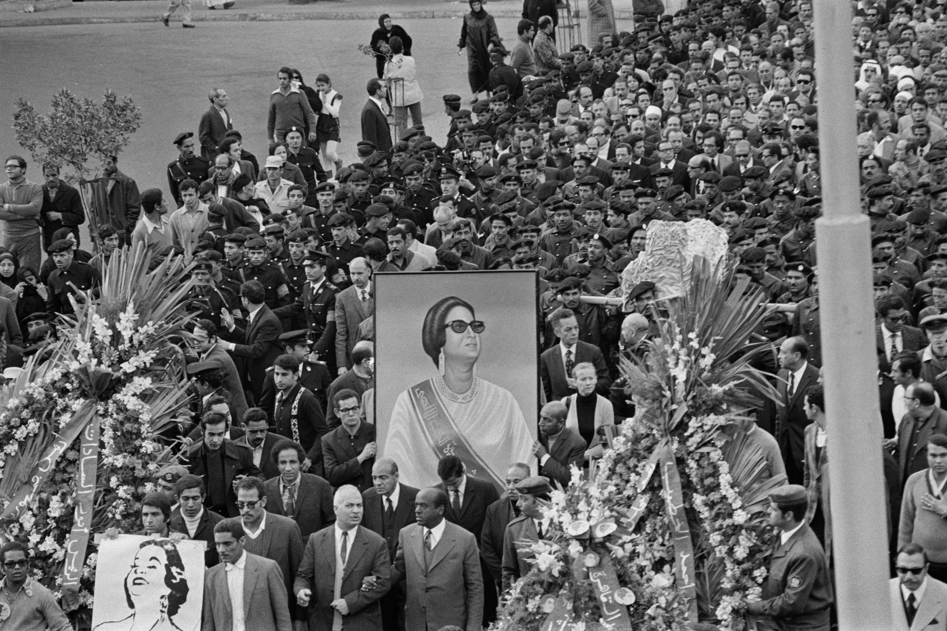 جنازة أم كلثوم: تجمع 500 ألف مصري لتوديعها في القاهرة (getty)