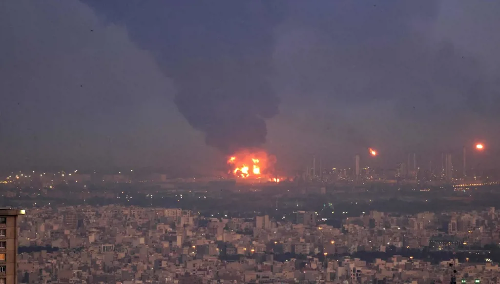 حريق مجهول قرب العاصمة في إيران