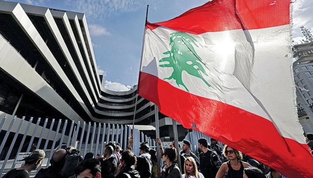 لبنان بين هروب المستثمرين والمساعدات المشروطة: الأمل في الإدارة الفعالة للموارد الوطنية