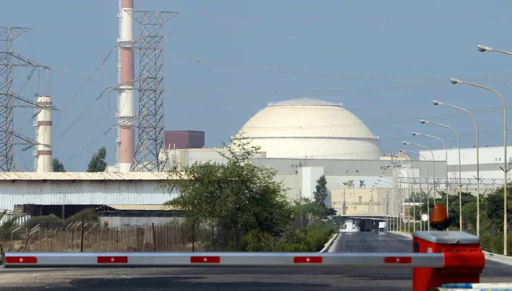 روسيا: 20 شخصاً لا يزالون بمحطة بوشهر النووية في إيران