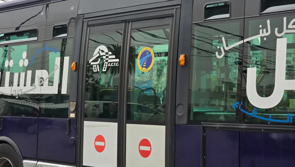 باصات النقل المشترك بين النعمة والنقم