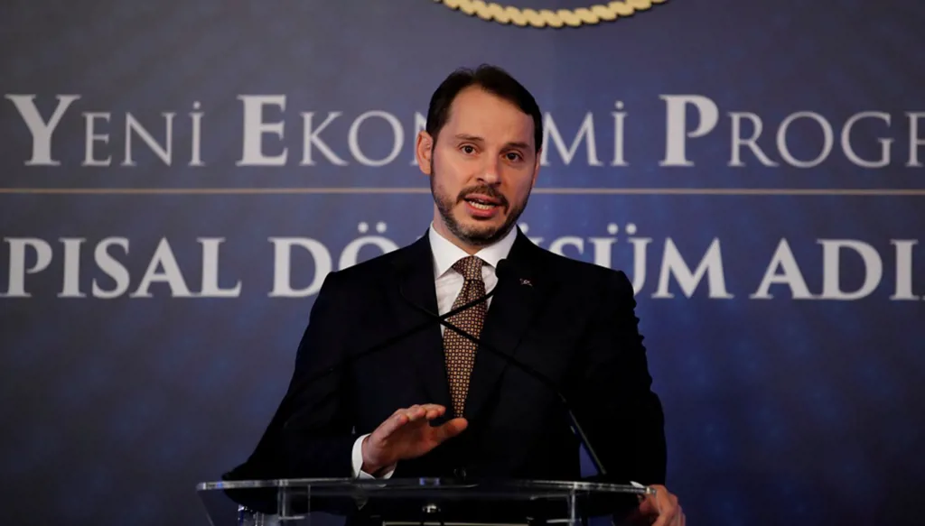 صهر أردوغان الذي قاد مفاوضات ضم محمد صلاح... من هو بيرات البيرق؟