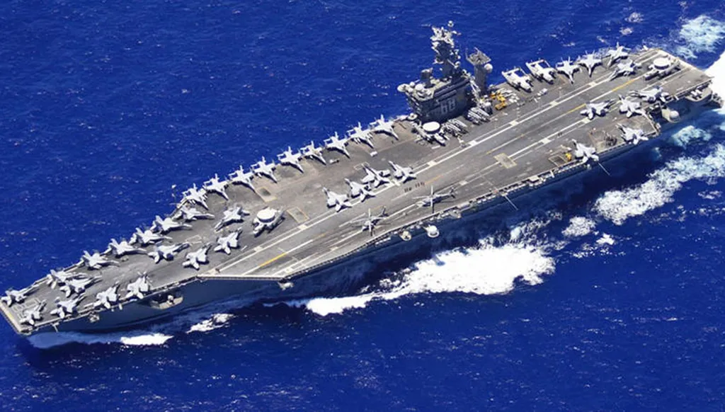 البحرية الأميركية: حاملة الطائرات نيميتز تصطدم بسفينة تجارية قرب مصر