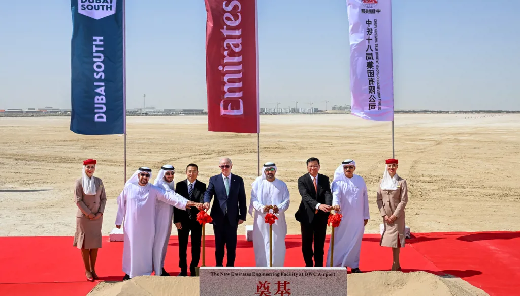 طيران الإمارات تبدأ إنشاء أكبر مجمع هندسي للطيران في العالم بـ5.1 مليارات دولار