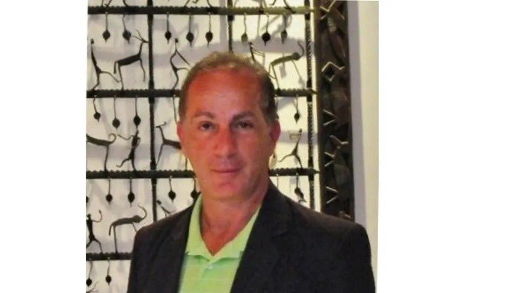 "ريادة أعمال وتجارة دولية"... من هو السفير الأميركي الجديد في لبنان ميشال عيسى؟