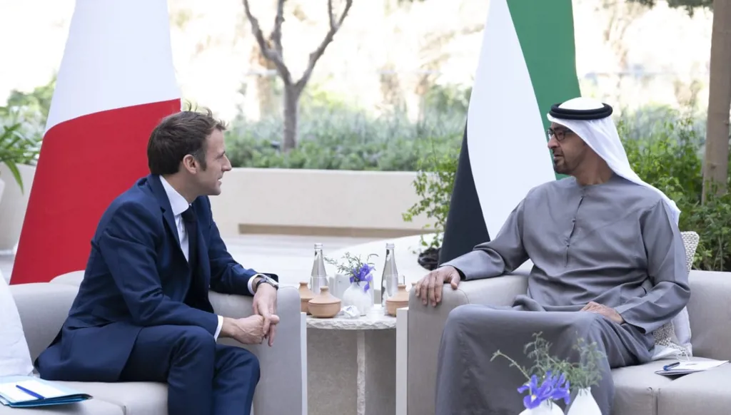 ماكرون في أبوظبي الأحد للقاء بن زايد وجنود بلاده