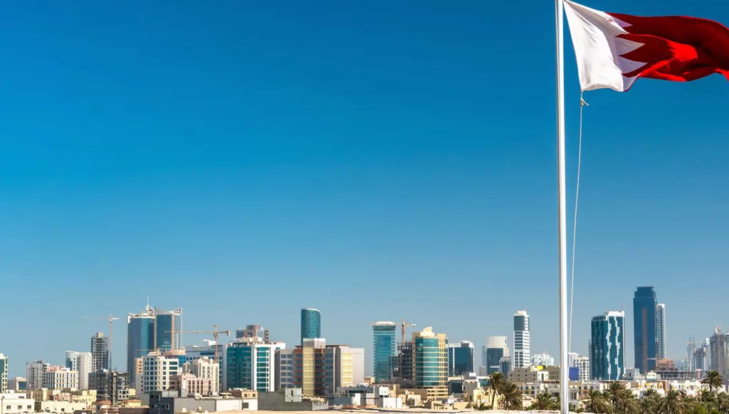 "نهج عدائي ممنهج"... البحرين تتهم إيران باستهداف المدنيين بالصواريخ والمسيّرات