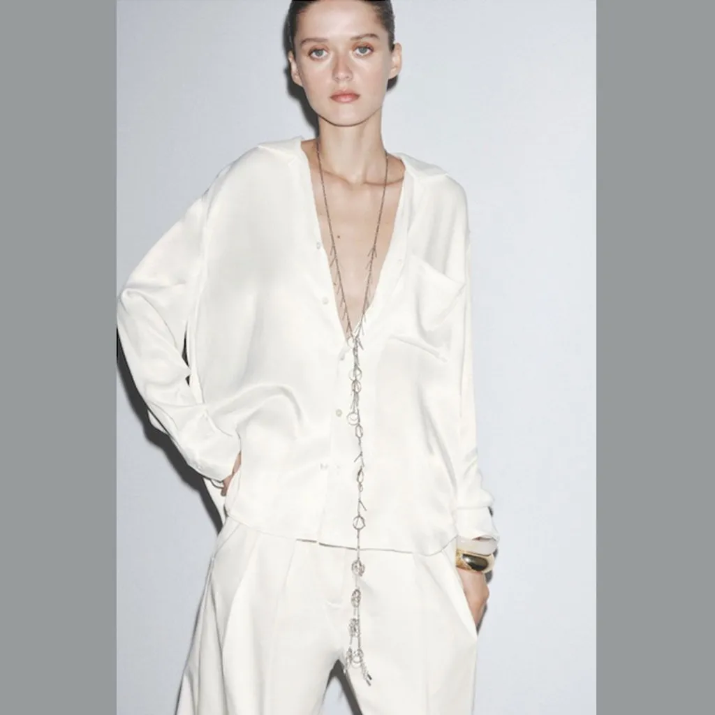 صورة عارضة أزياء مع زارا (زارا).