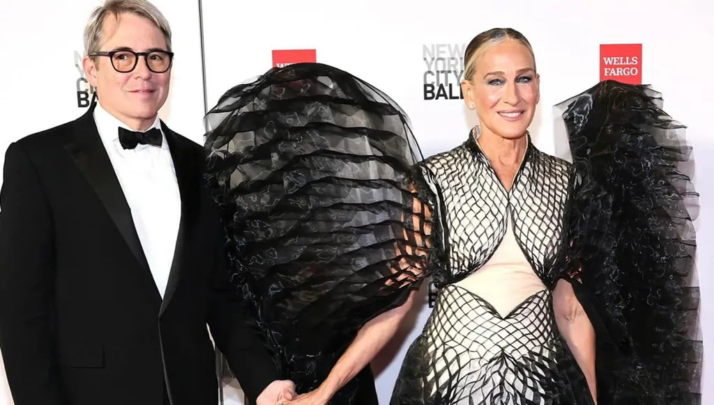 سارة جيسيكا باركر تتصدّر الترند بتصميم أجنحة فراشة من أيرس فان هيربن في حفل  NYC Ballet 2025 (صور وفيديو)