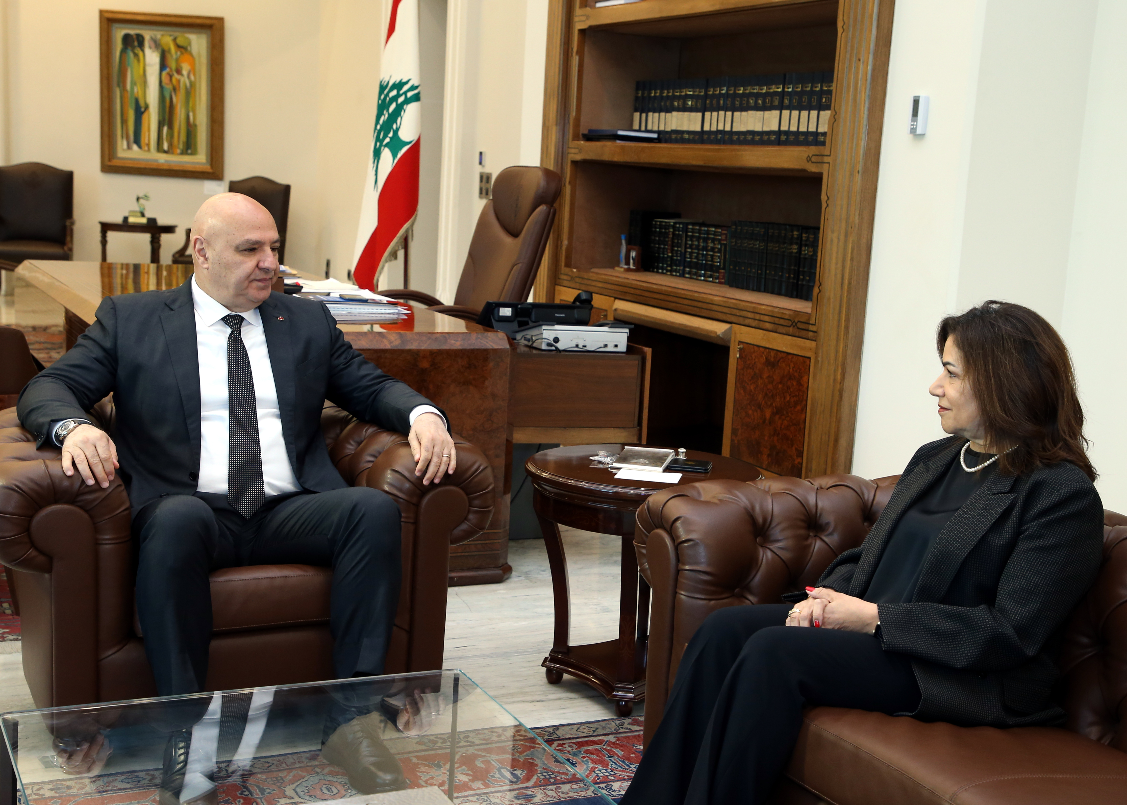  جوزف عون مستقبلاً وزيرة الشؤون الاجتماعية (حساب الرئاسة في إكس). 