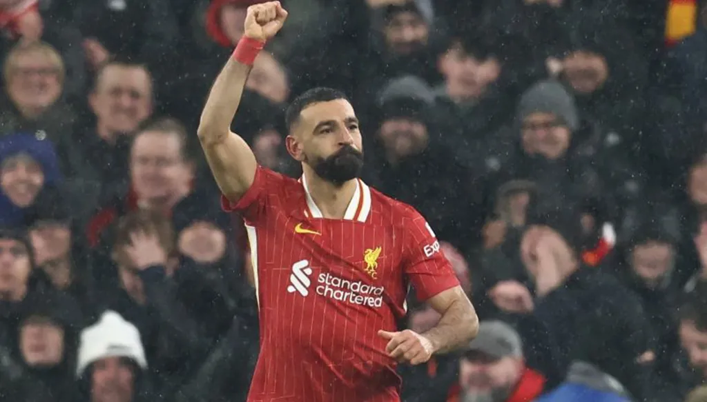 محمد صلاح يسخر من انتقادات كاراغر ومدافع ليفربول السابق يرد