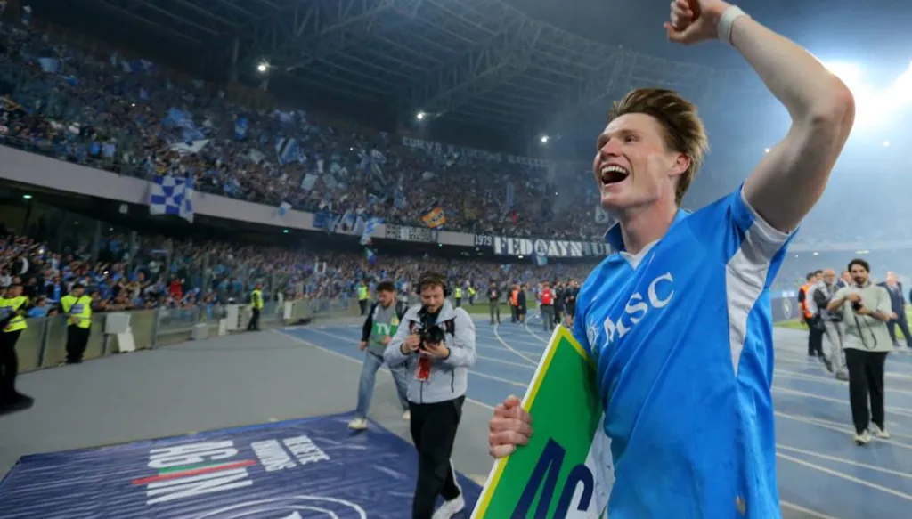 مكتوميناي يتوّج بجائزة أفضل لاعب في الدوري الإيطالي