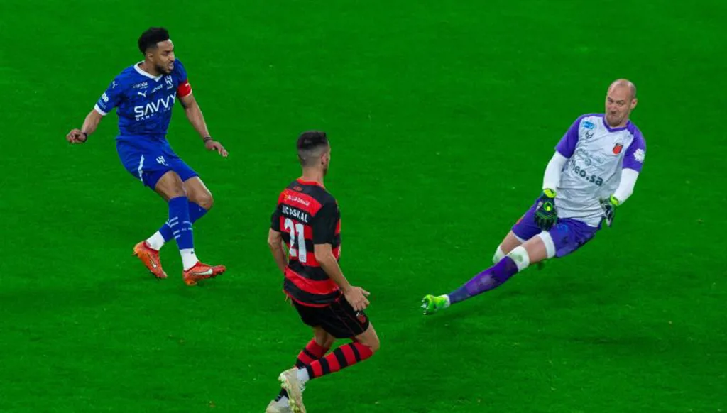 الهلال يشكو من قرارات التحكيم المثيرة للجدل في الدوري السعودي