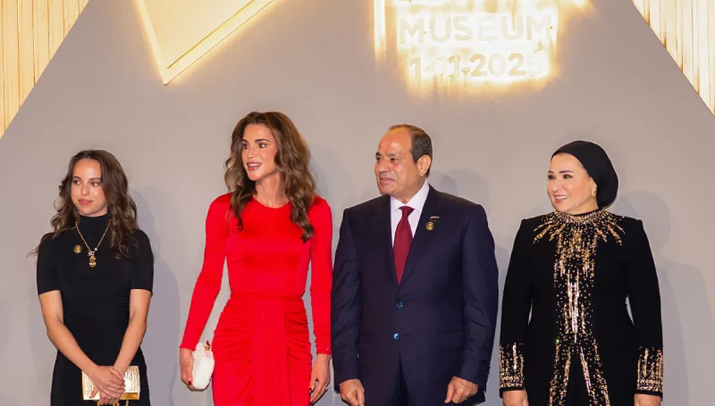 الملكة رانيا والأميرة سلمى شاركتا في افتتاح المتحف المصري الكبير (صور)