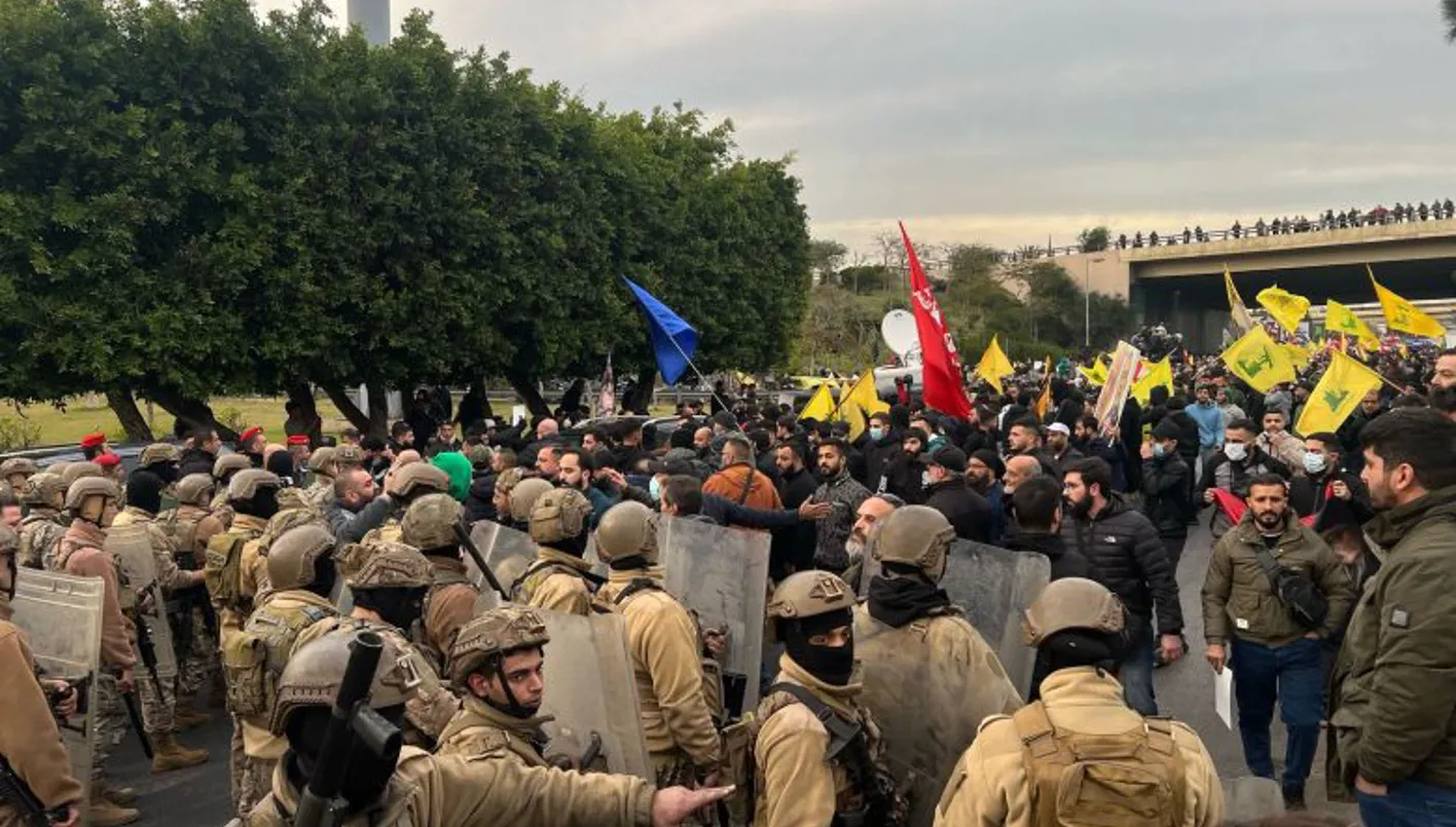 من الطّيران الإيراني إلى القرى المدمّرة: هل يفتح "حزب الله" جبهة الشّارع؟