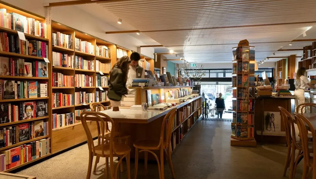 من أَخطار الجبهات إِلى استقرار المقهى الأَدبي (2 من 2)