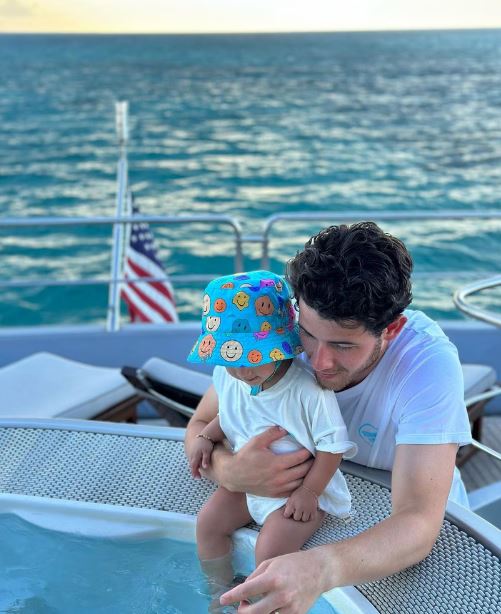 نيك جوناس مع ابنته مالتي (انستغرام)