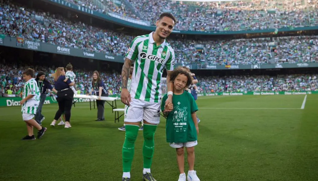 بيتيس يراهن على أنتوني لكتابة التاريخ الأوروبي لأول مرة