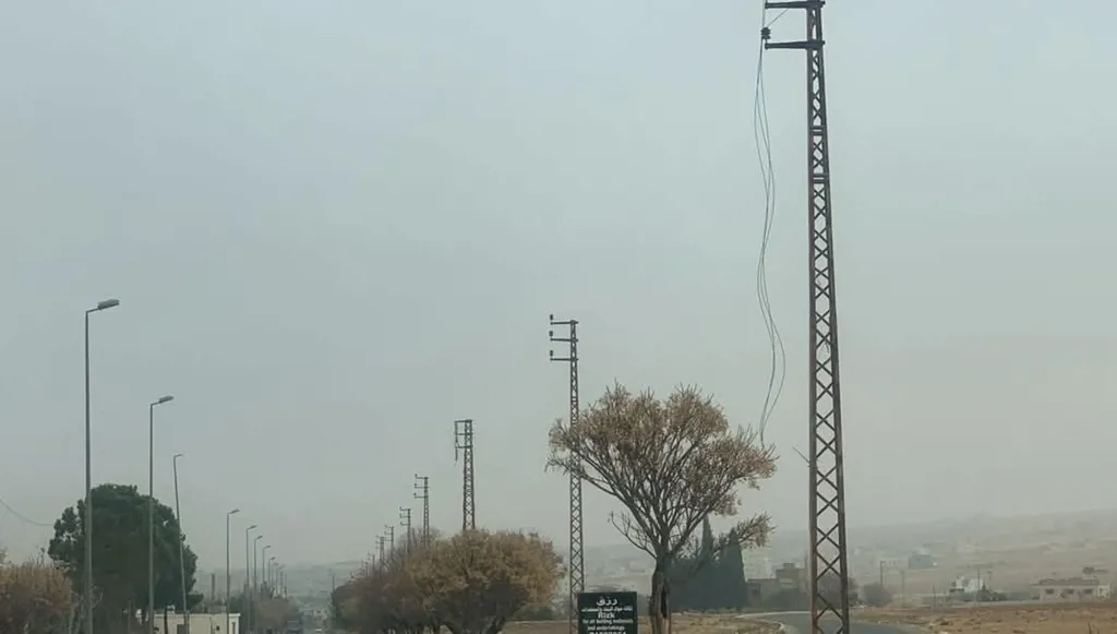 سرقة أسلاك الكهرباء ليلة الميلاد... بلدة القاع الحدودية مع سوريا مهدّدة بالظلمة!
