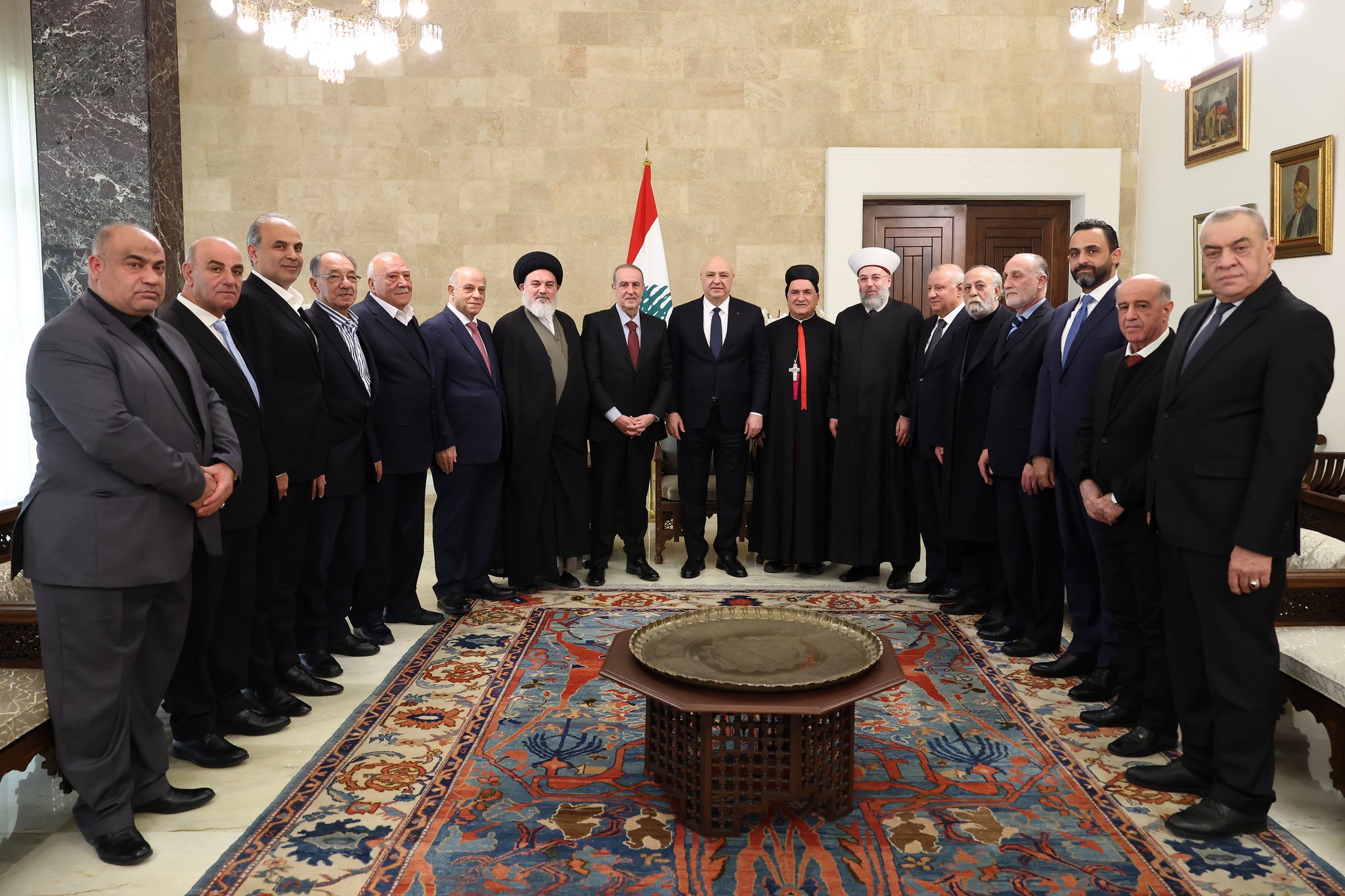 وفد من عائلة النقيب أحمد شكر في قصر بعبدا (الرئاسة اللبنانية)